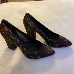 Size 8.5, file, navy, gold, burgundy pumps
